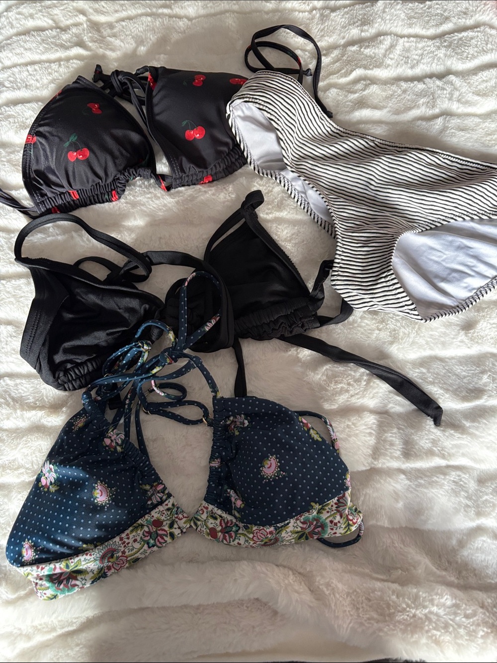3TOPS , 1 BOTTOM, medium 4 pieces